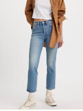 Levis Wedgie Straight Jeans Light Wash Blue Denim 34964-0057 Womens 28 26L